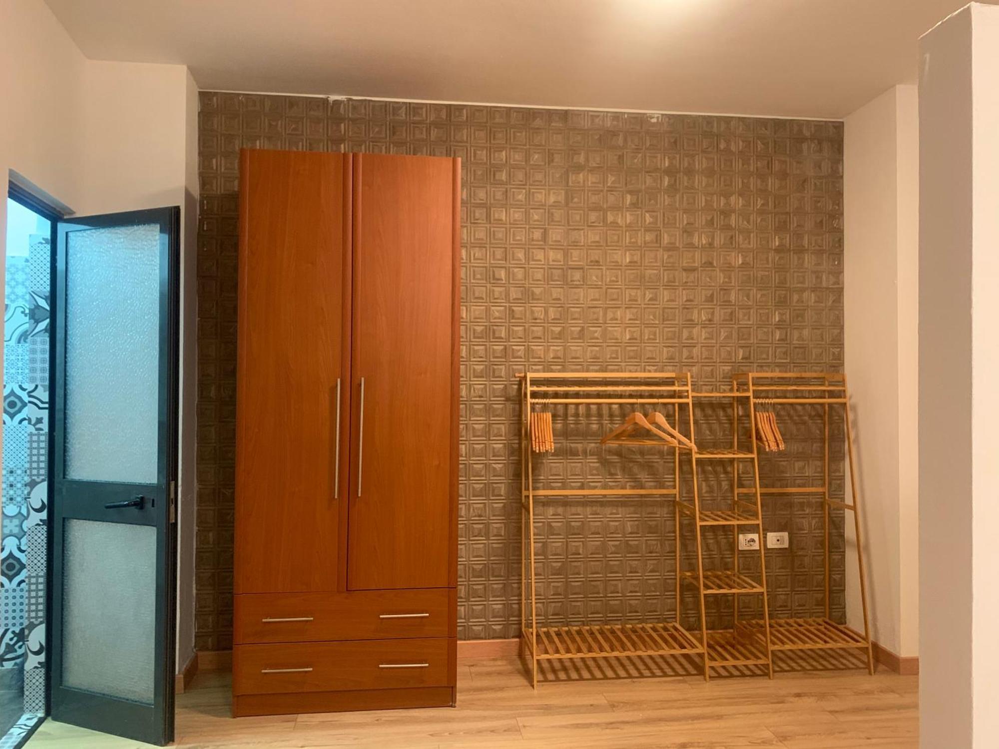 Essenza Tirana